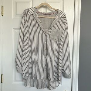 Lightly warn Jane and Delancey 1X Black & White striped button down shirt